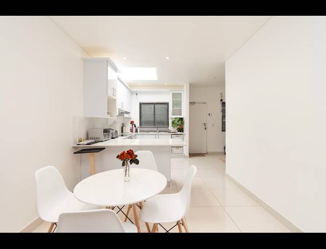 3 BEDROOM APARTMENT FOR SALE IN KENILWORTH